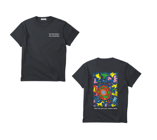 【For the world, We adventure】クルーネックTシャツ やおよろず